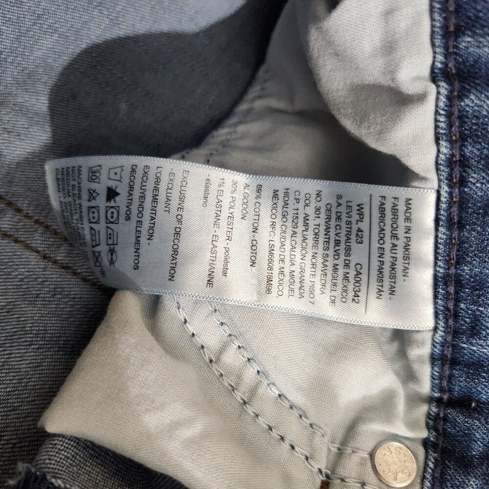 Levi Strauss Signature Bermuda Jean Shorts Womens Size 10 Blue Denim Casual - Picture 8 of 11